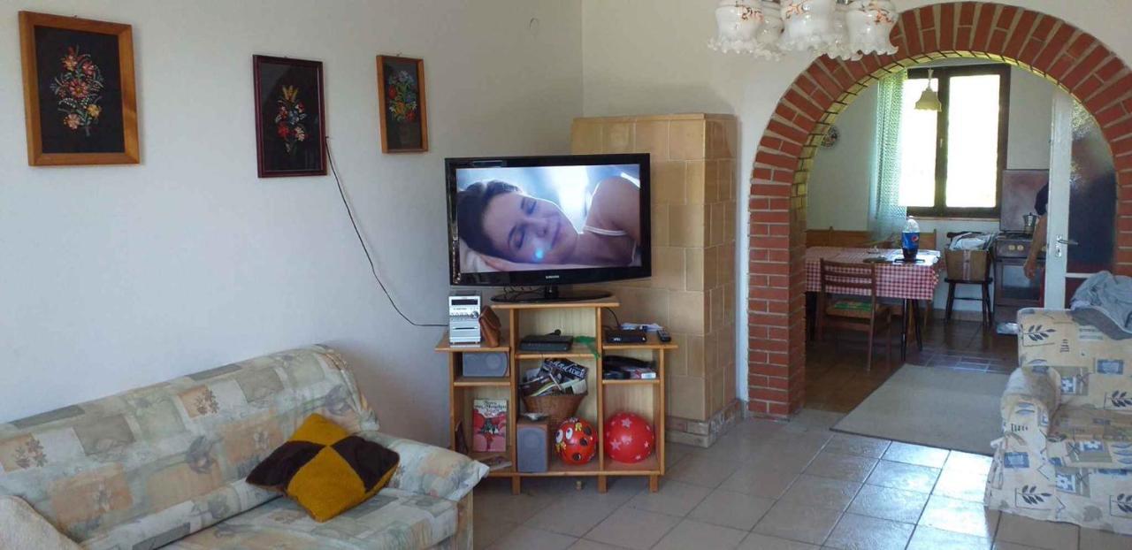 Holiday Home Balatonalmadi/Balaton 17936 Lucernas Buitenkant foto